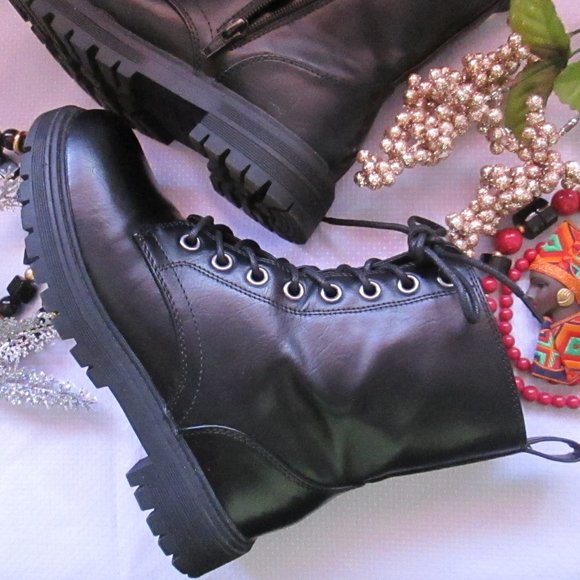 SO Shoes - 💥SO REINDEER WOMEN’S COMBAT BOOTS BLACK💥 WORN ONCE. EXCELLENT CONDITION; tag.